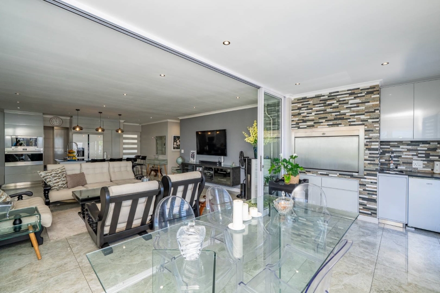 7 Bedroom Property for Sale in Plattekloof Western Cape